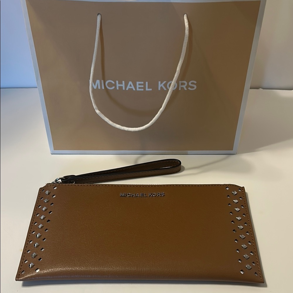 Michael Kors wristlet like new.